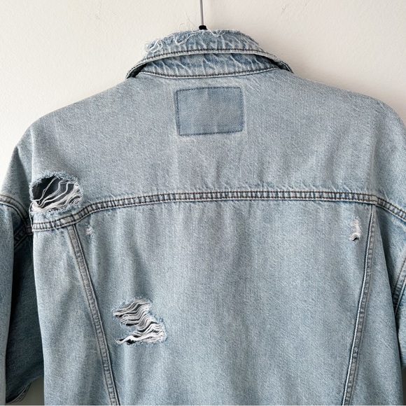 AE Oversized Boyfriend Denim Jacket Distressed Light Wash Women’s Size Small - Picture 14 of 15